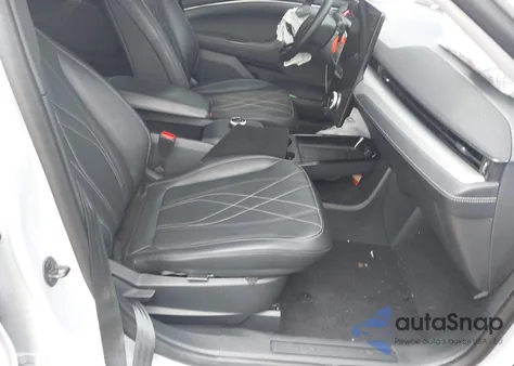 2023 Ford Mustang Mach-E Select z USA, uszkodzony, nr VIN 3FMTK1R4XPMA88996